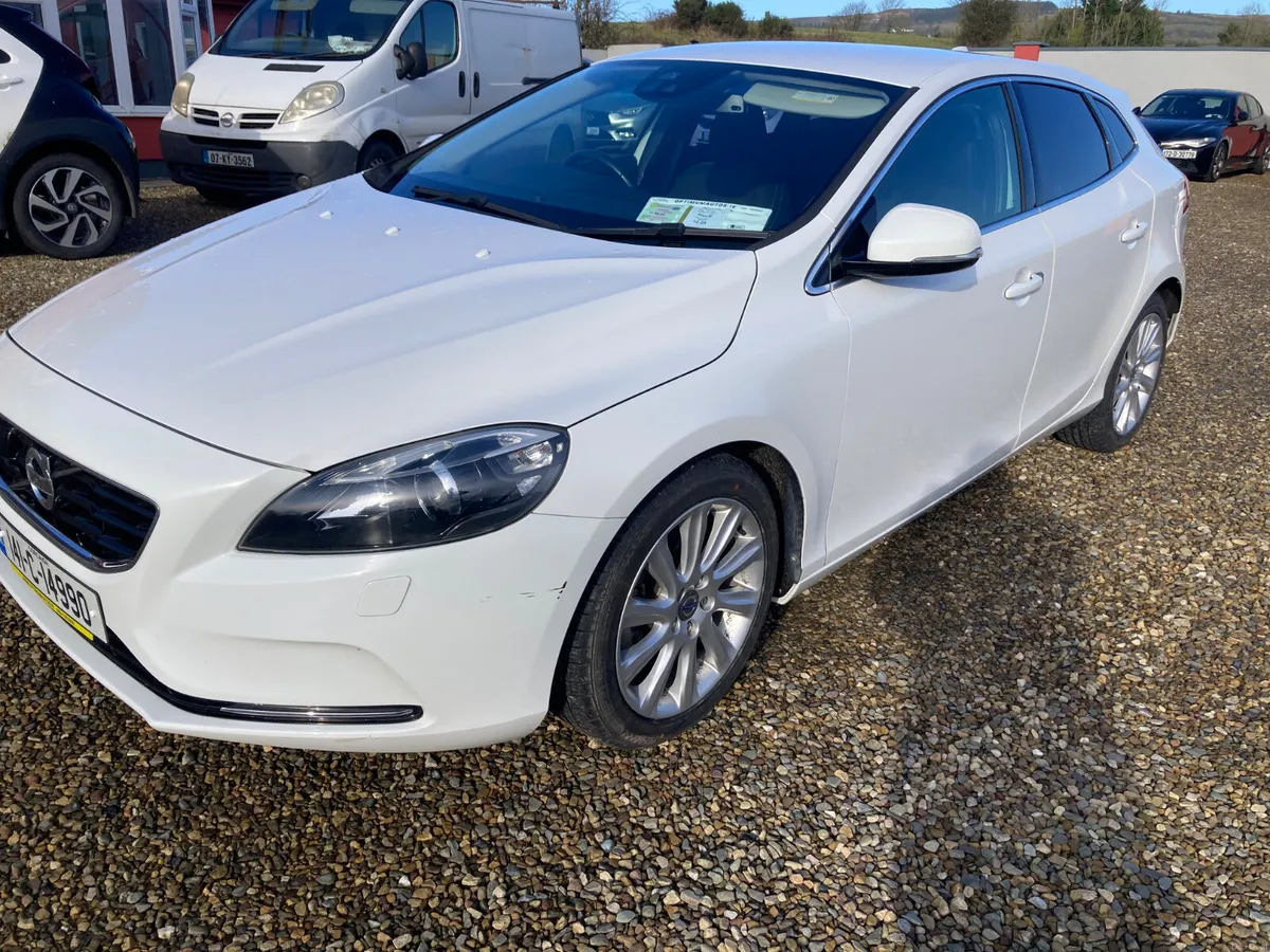 Volvo V40 2014 Automatic - Image 2