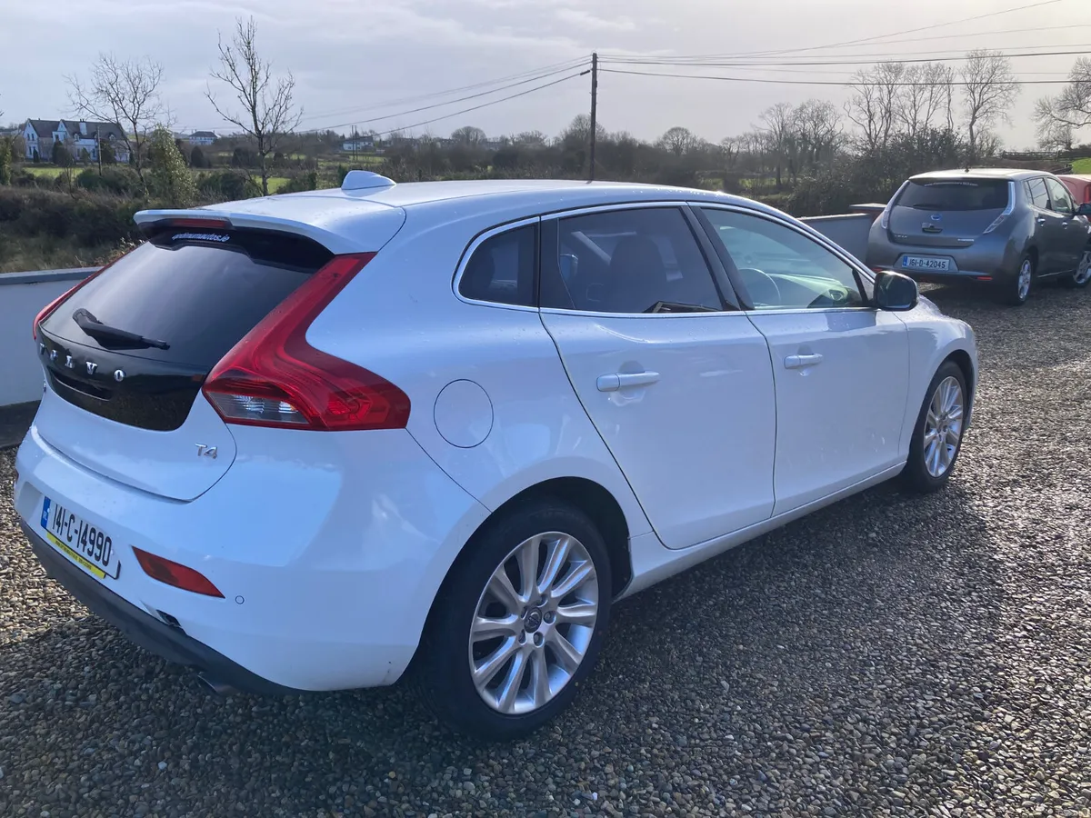 Volvo V40 2014 Automatic - Image 4