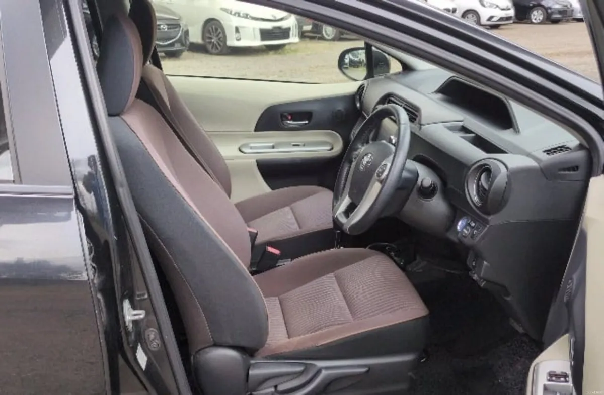 TOYTA AQUA 2013 HYBRID AUTO - Image 2