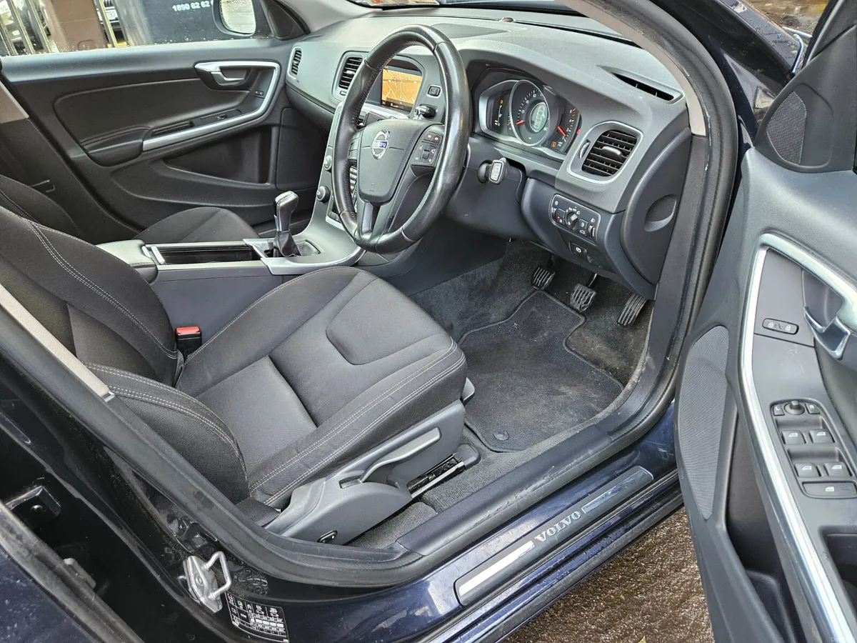 VOLVO V60 D2 ESTATE 2.0 DIESEL 150HP - Image 4