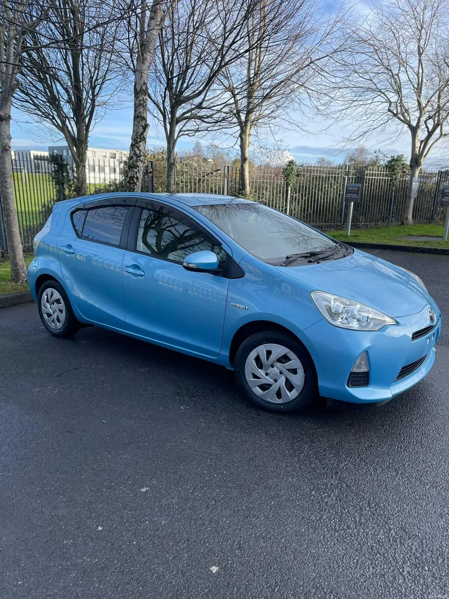 2014 TOYOTA AQUA HYBRID AUTO ONLY 33,000 KM - Image 1