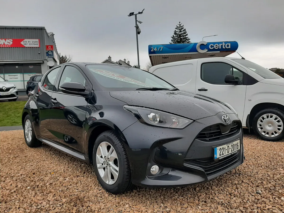 2022 Toyota Yaris 1.0 Luna edition - Image 3