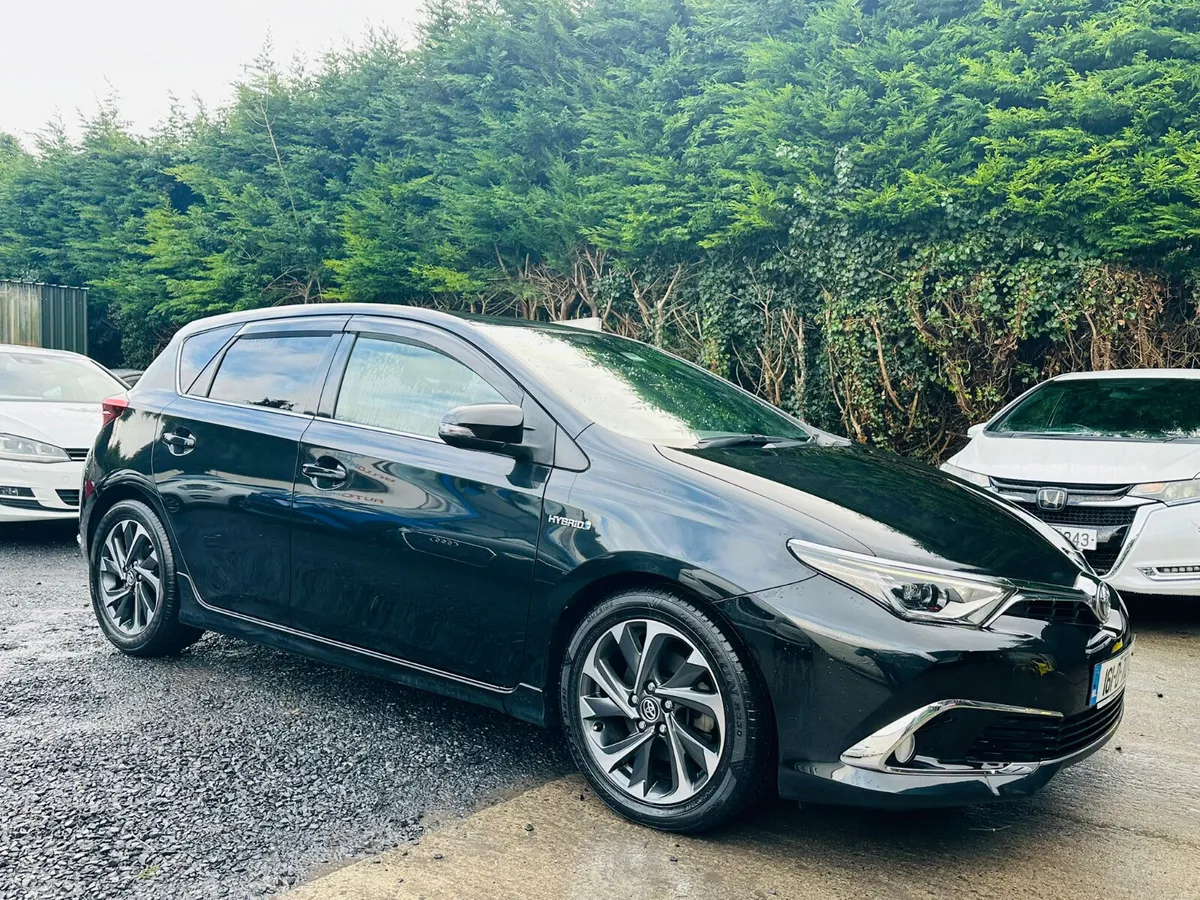 TOYOTA AURIS 2016 HYBRID Leather Spec Automatic - Image 4