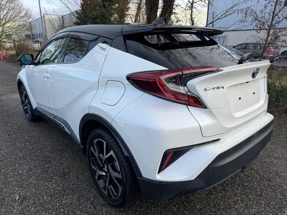 Toyota CH-R 15,000km!!! Hi spec!!! - Image 4