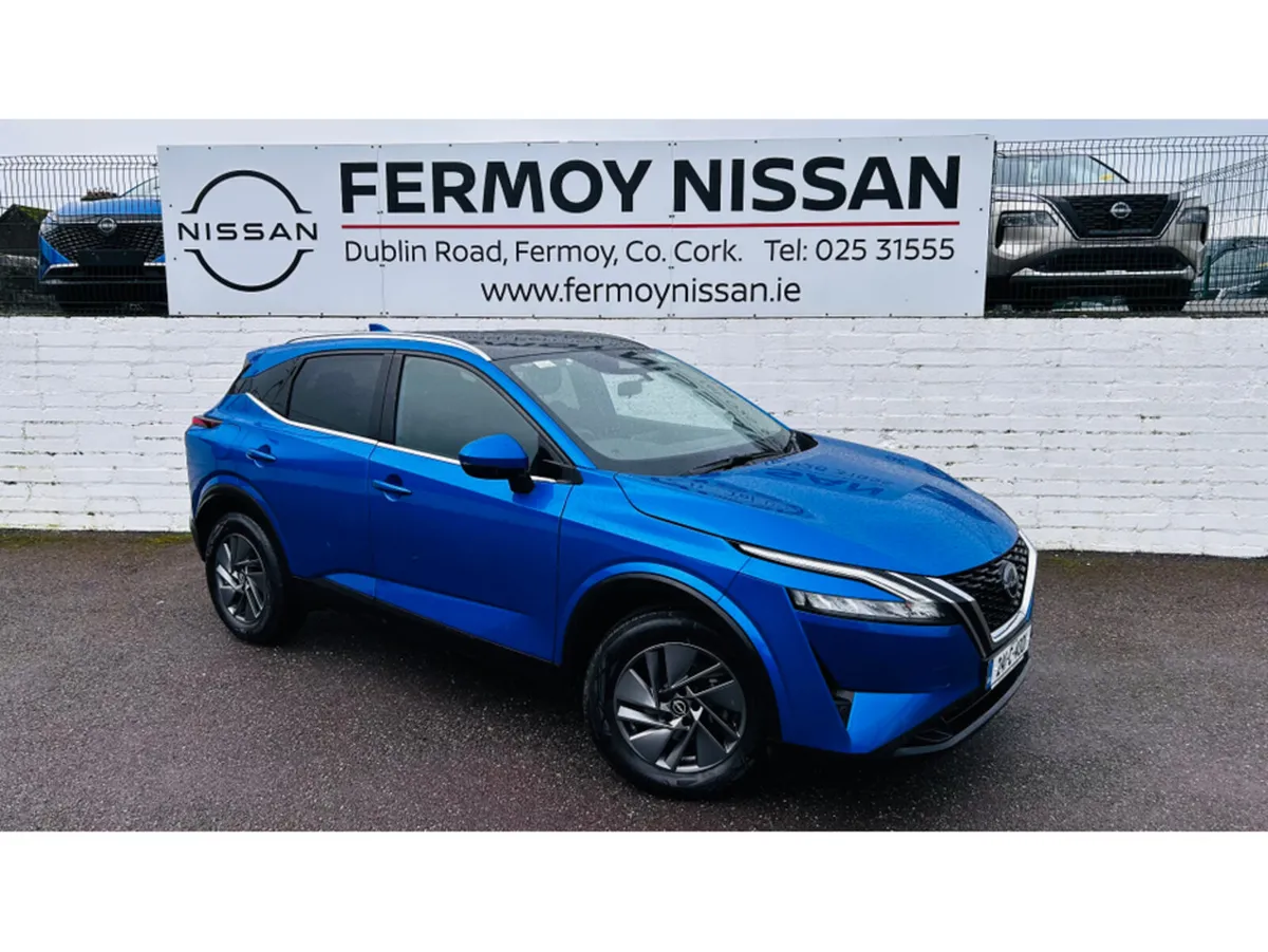 Nissan Qashqai SV Glass Roof Camera & Rear Sensors - Image 1