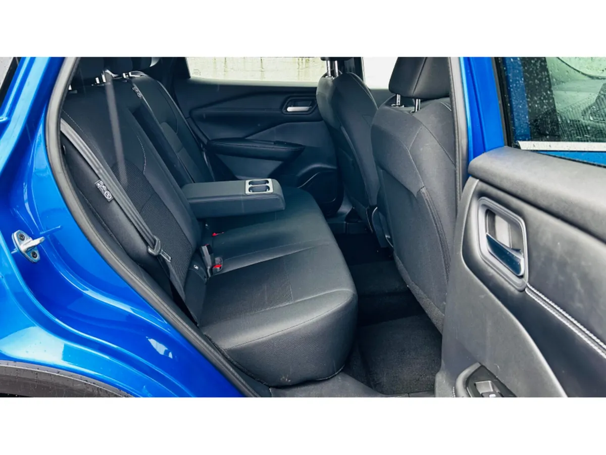 Nissan Qashqai LOW MILEAGE + GLASS ROOF + REAR COL - Image 3