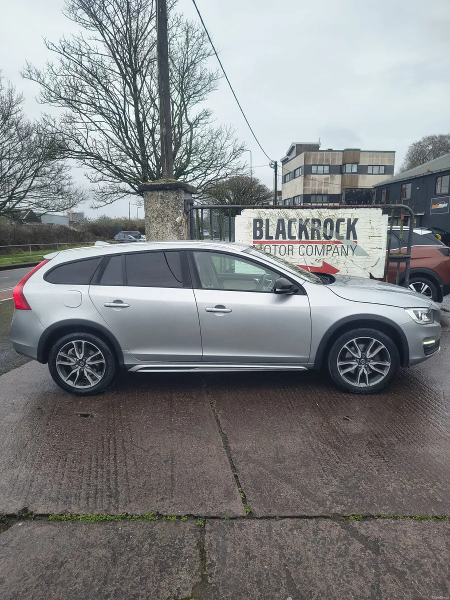 Volvo V60 2017 - Image 2