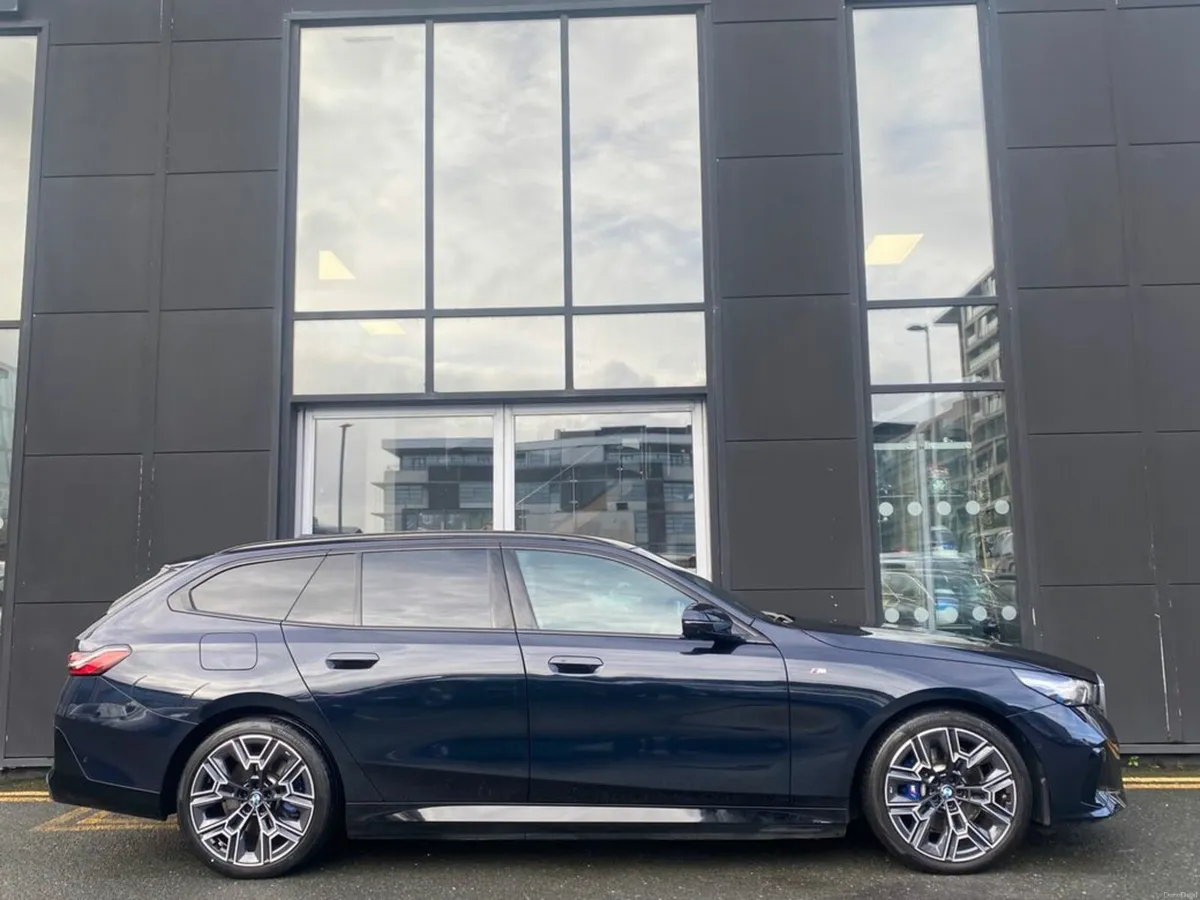 BMW 5-Series Touring 530e M-Sport Auto (PHEV) - Image 4