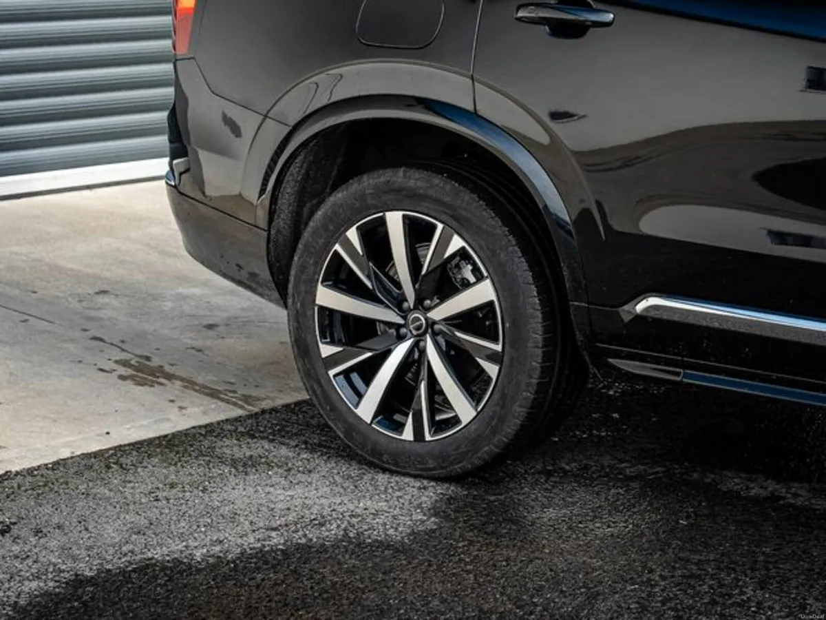 Volvo XC90 T8 NEW MODEL AWD - Image 3