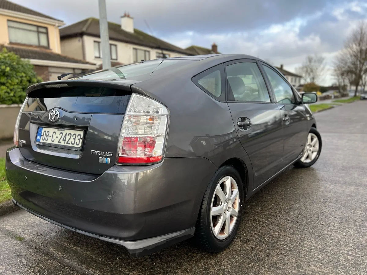 Toyota Prius 1.5 hybrid - Image 2