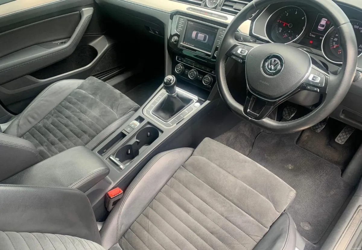 Volkswagen Passat 2015 - Image 2