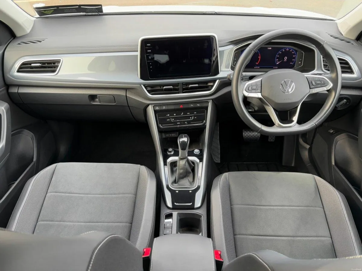 Volkswagen T-Roc 2.0 TDI STYLE AUTO VERY LOW MILEA - Image 2