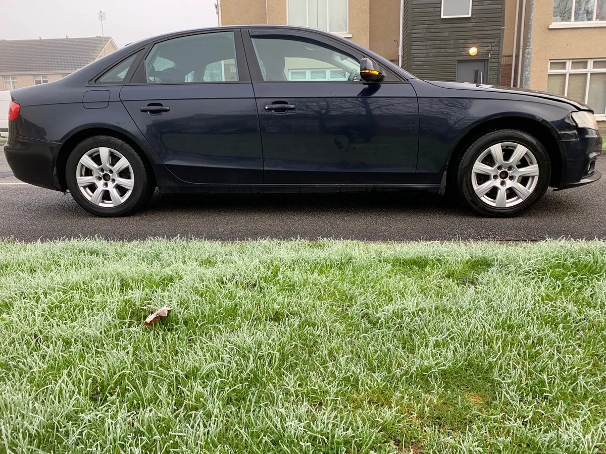 A4 AUDI 2011 for sale blue color 2 litre Diesel - Image 3