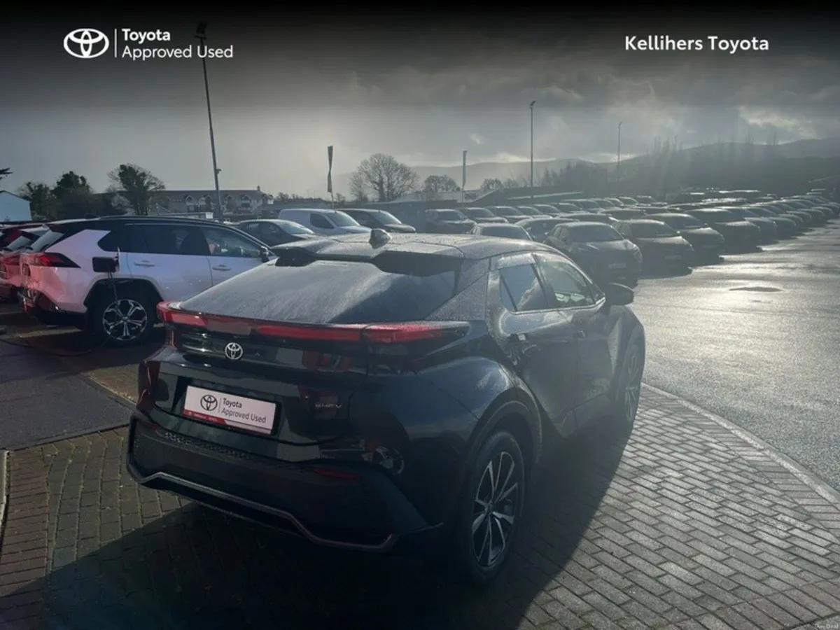 Toyota C-HR Hybrid Sport - Image 2