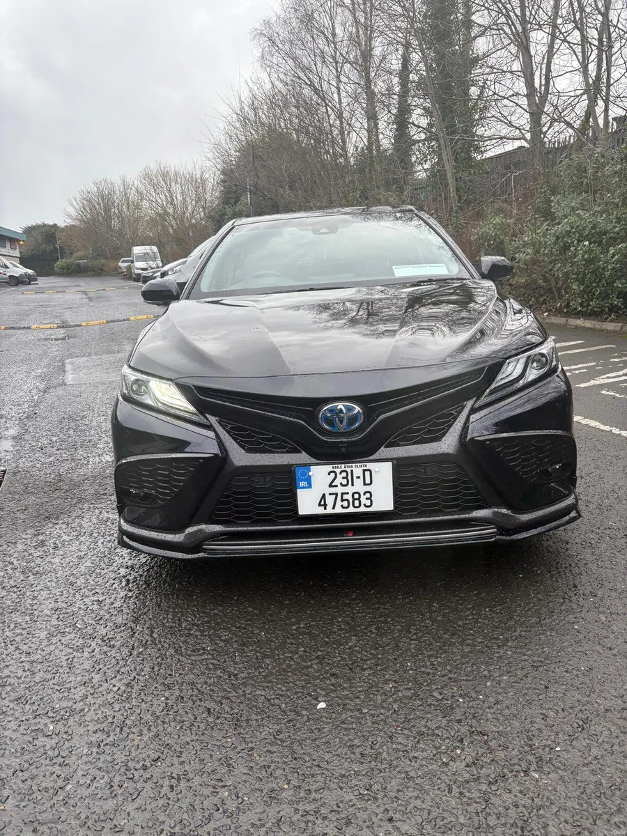 Toyota Camry / 2023 / 2.5 Petrol Hybrid / Auto - Image 3