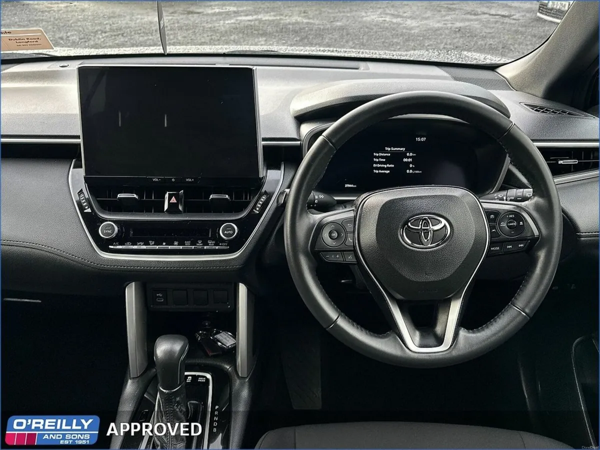Toyota Corolla Cross 1.8 Hybrid Luna Hatchback - Image 3
