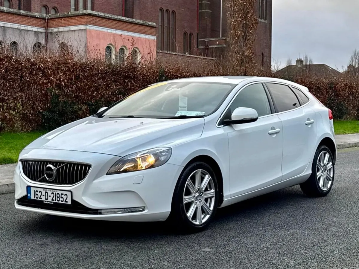 Warranty Volvo V40 Diesel Manual Low Miles - Image 2