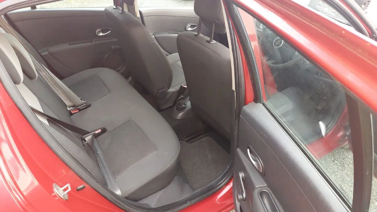 Renault Clio 2010 - Image 1