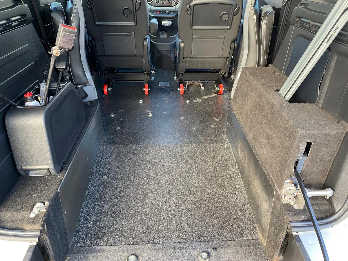 2014 Peugeot Partner Impulse DFW or upfront pass - Image 3