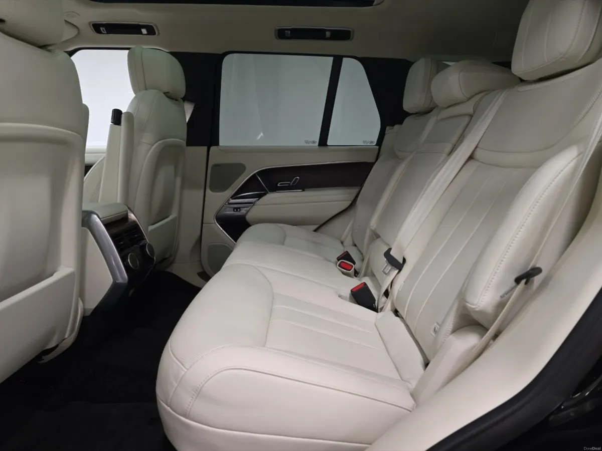 Land Rover Range Rover Diesel Estate SE - Image 4