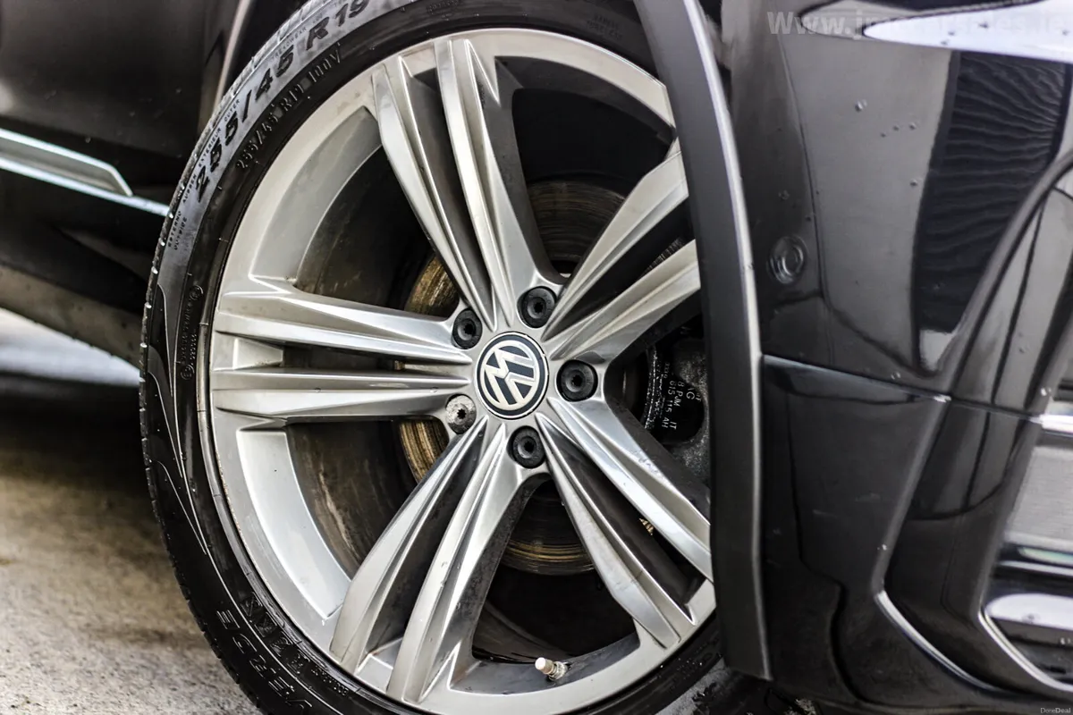 2020 VOLKSWAGEN TIGUAN R-LINE PAN ROOF - Image 3