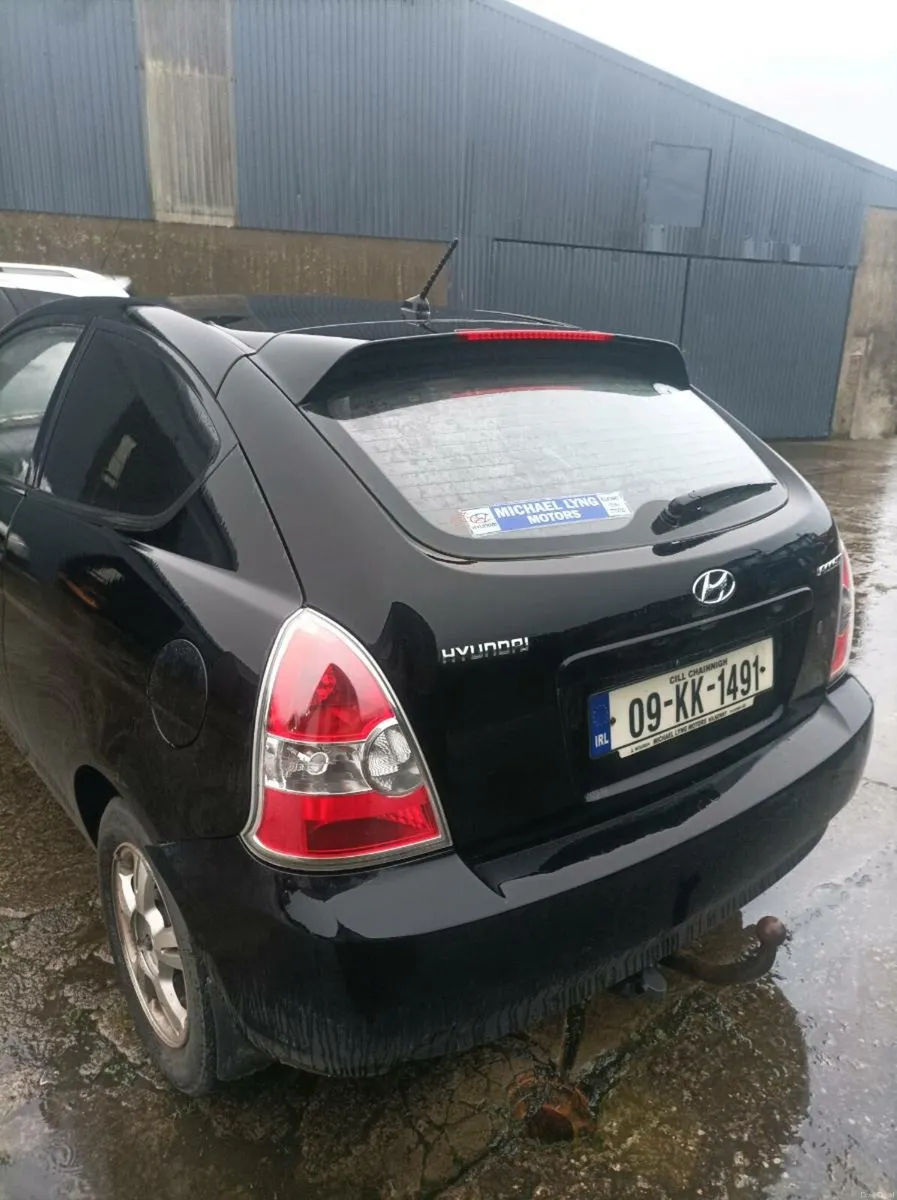 Hyundai accent van - Image 2