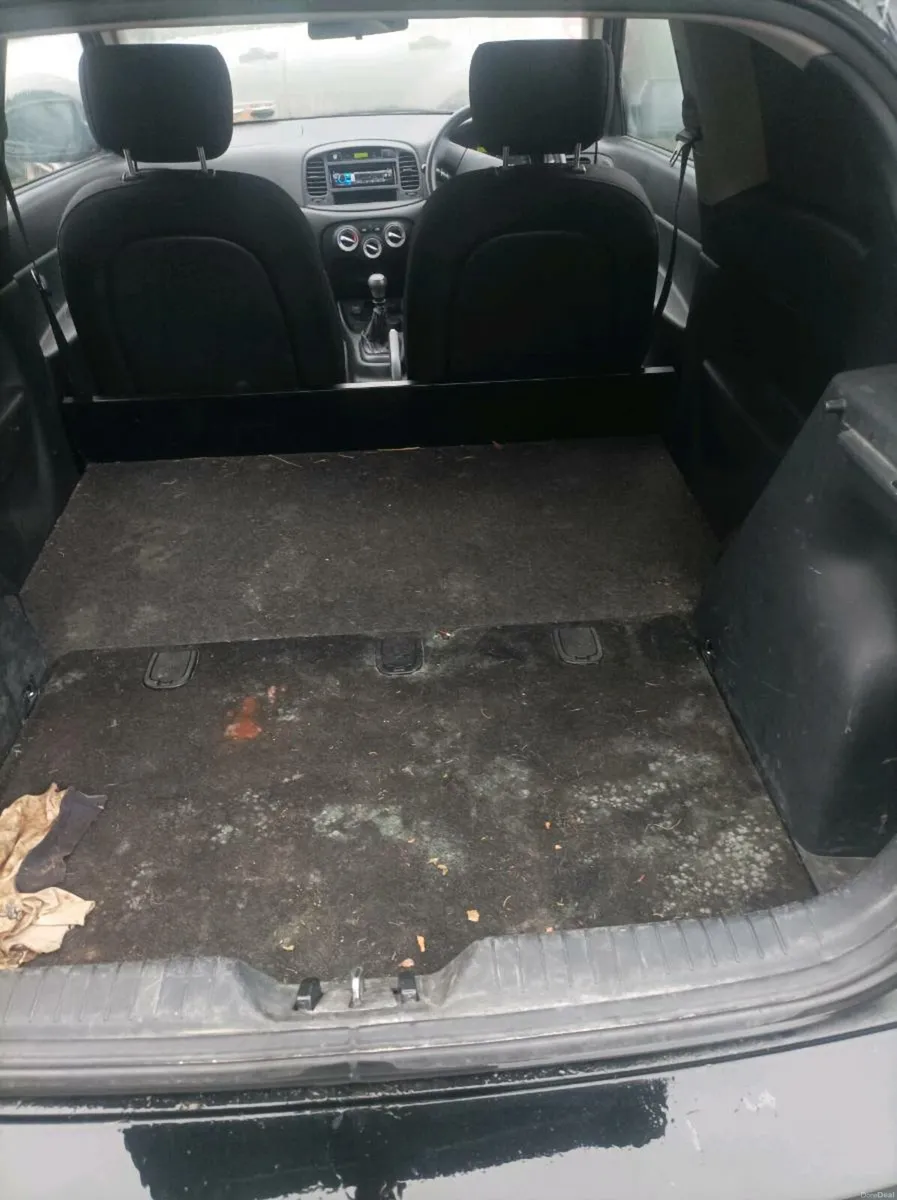 Hyundai accent van - Image 4