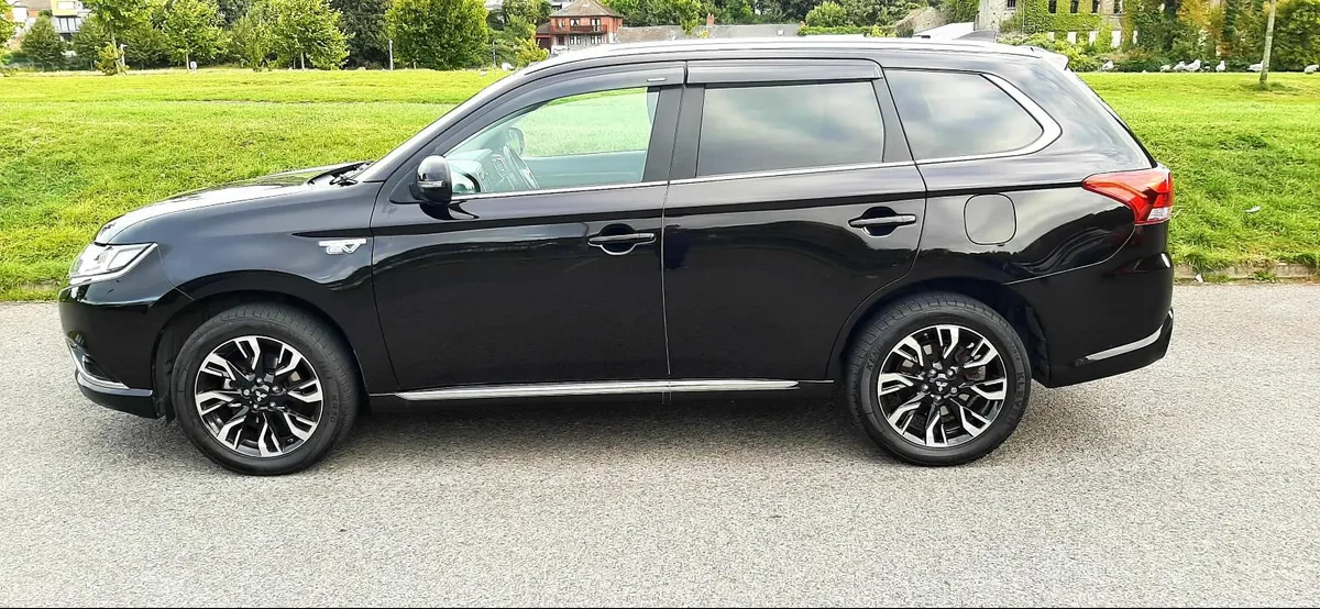 Mitsubishi Outlander 2016 - Image 2