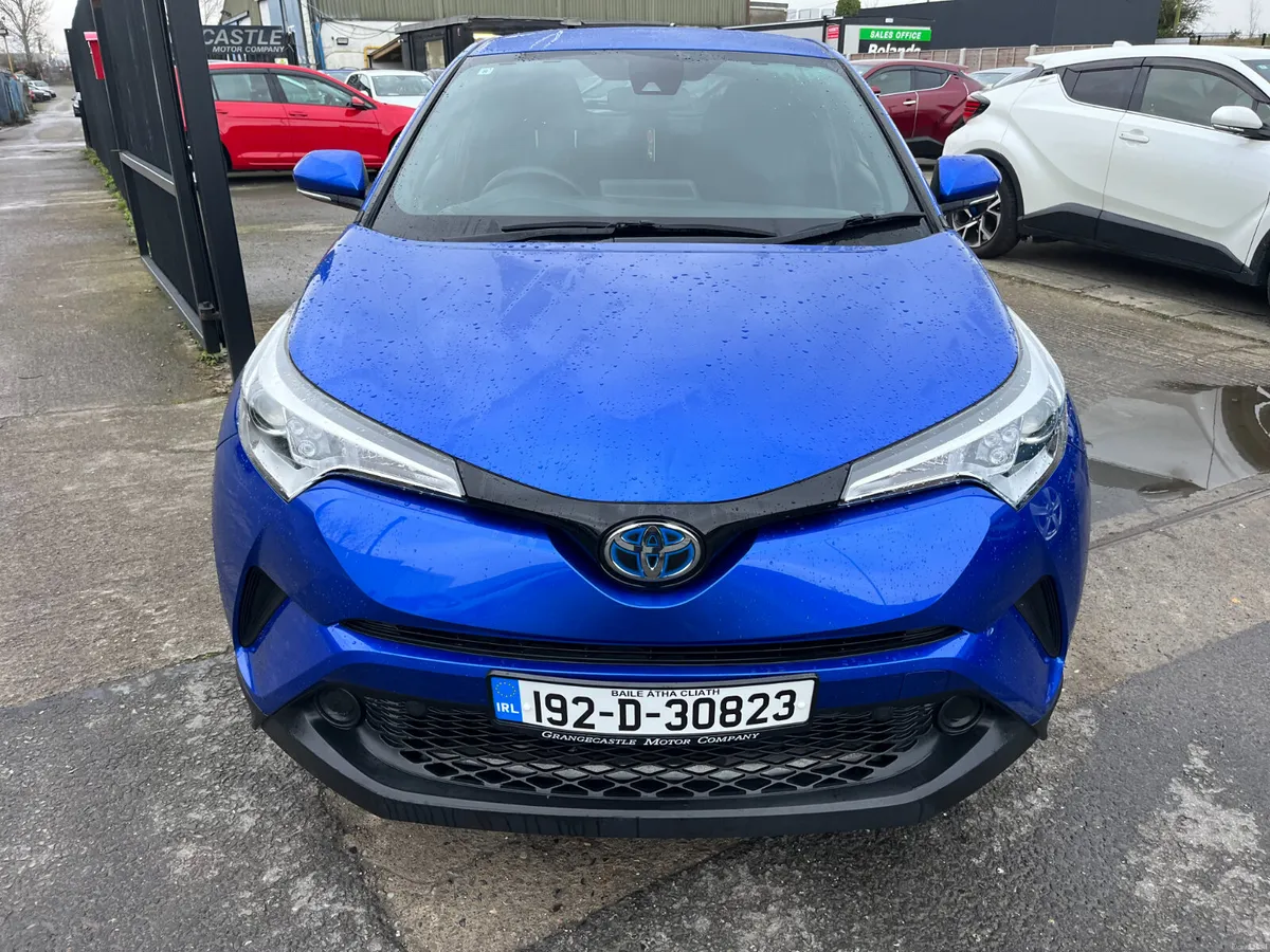Toyota C-HR 2019, 1.8 HYBRID AUTO VERY LOW KM - Image 2