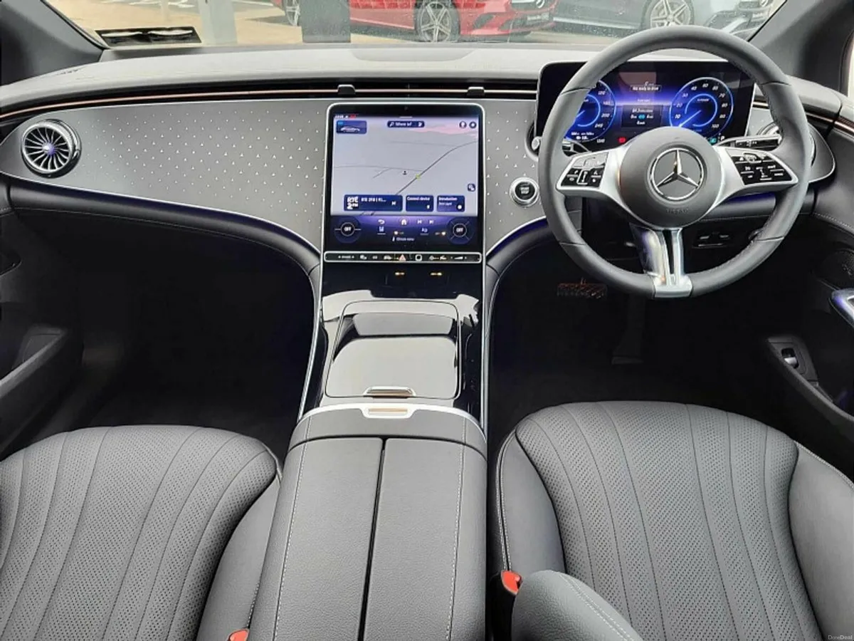 Mercedes-Benz EQE EQE300 AMG LINE AUTO - Image 4