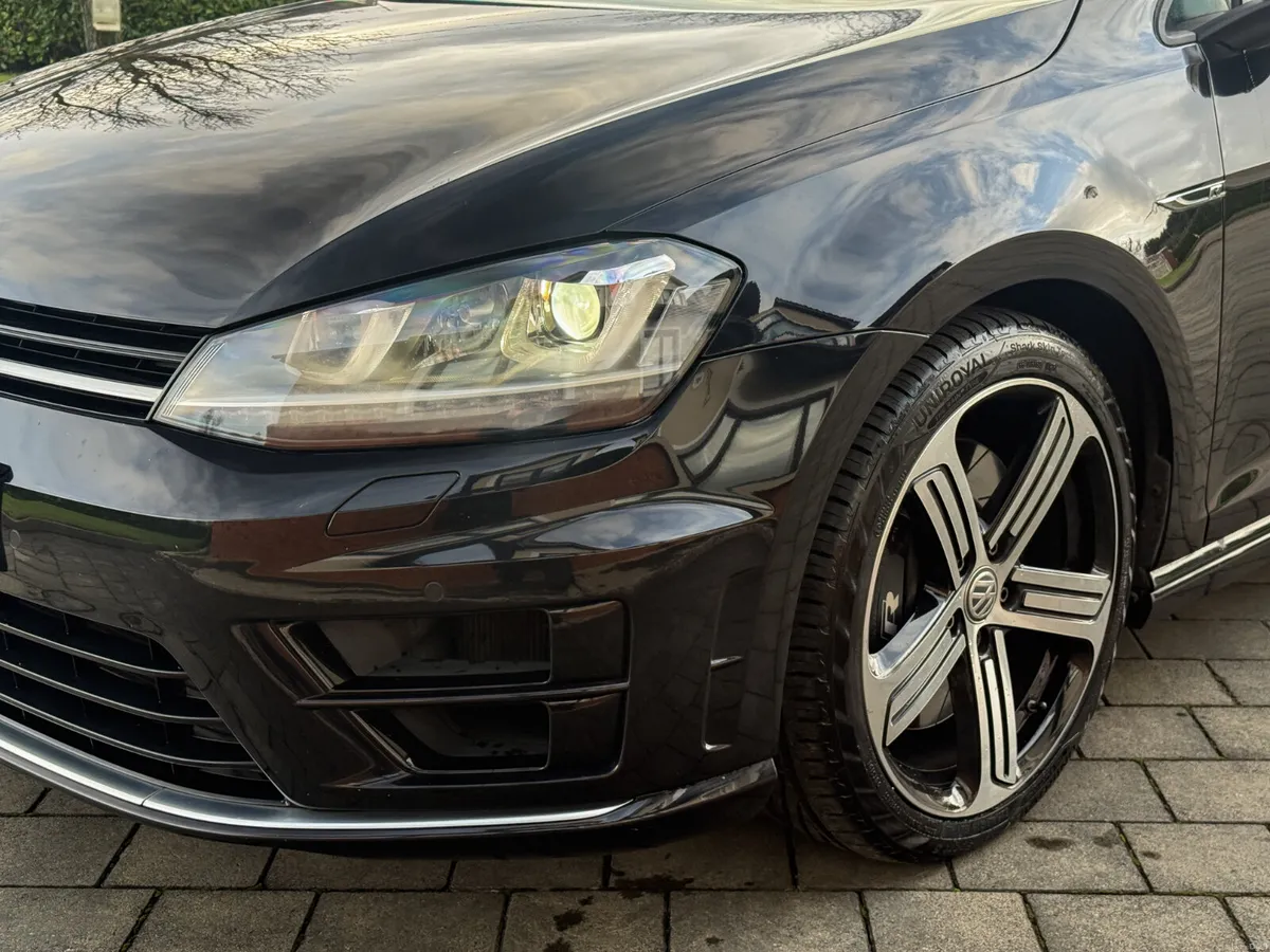 2017 Volkswagen Golf R Variant - Image 3