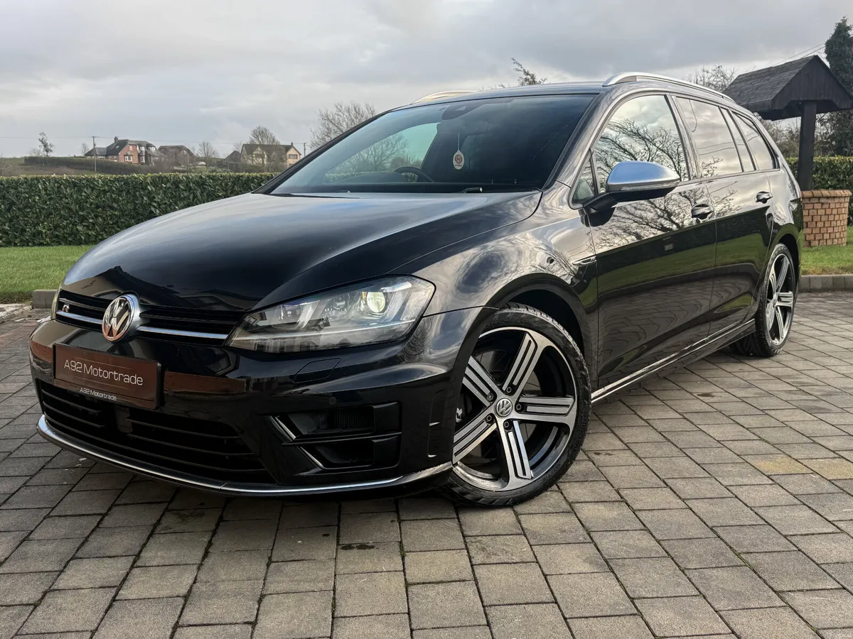 2017 Volkswagen Golf R Variant - Image 2