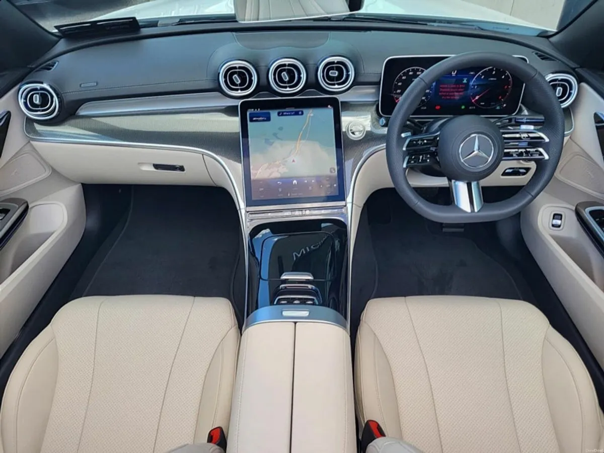 Mercedes-Benz CLE CLE220d CABRIOLET AMG LINE PLUS - Image 4