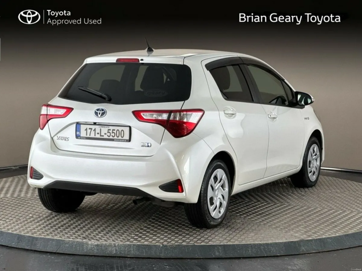 Toyota Yaris Hybrid Automatic - Image 2