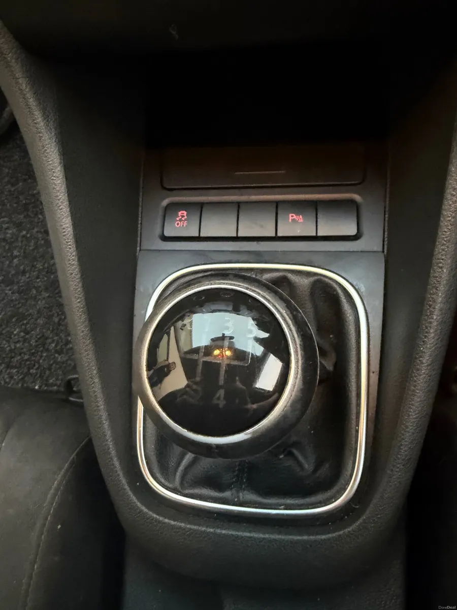 Volkswagen Golf 2010 - Image 3