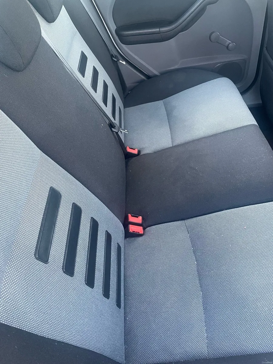 2011 ford focus NCT  08,26 tax April,26 - Image 4