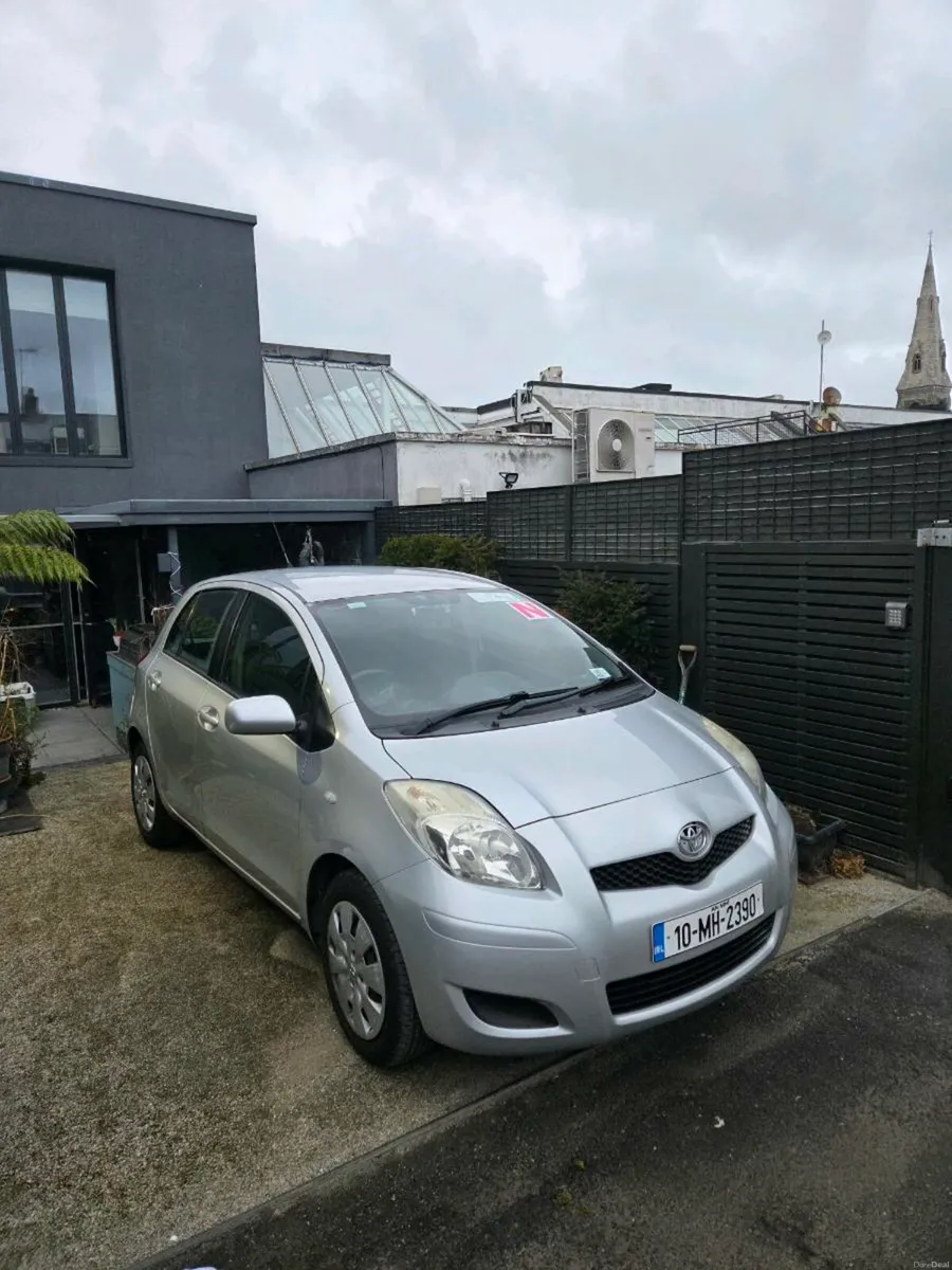 2010 Toyota Yaris - Image 1