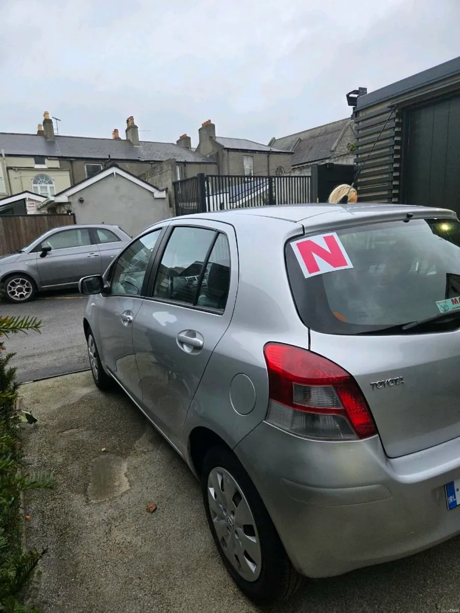 2010 Toyota Yaris - Image 2