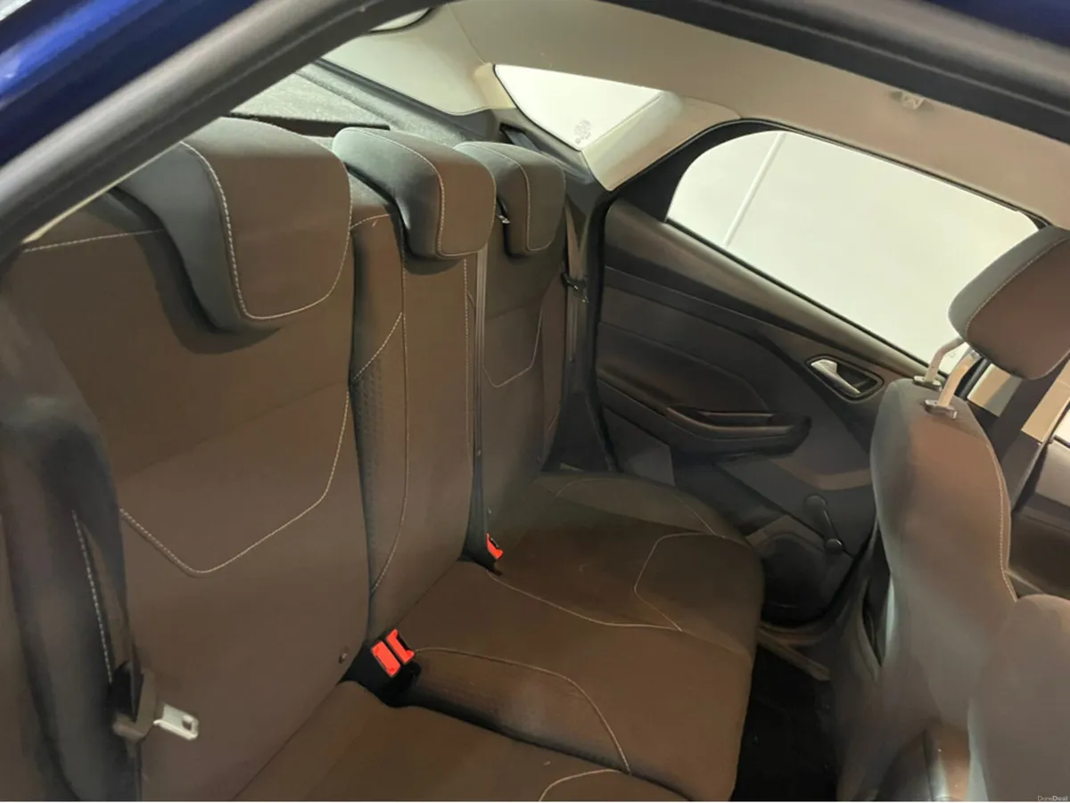 Ford Focus 5DR 1.5 TD 95PS 6SPEED 4DR - Image 3