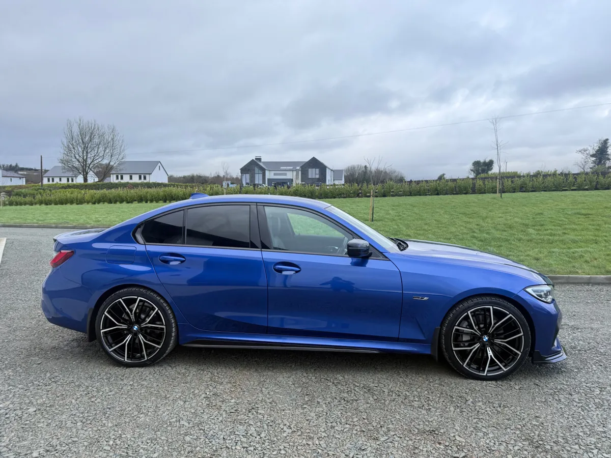 212 BMW 330E M - SPORT - Image 4