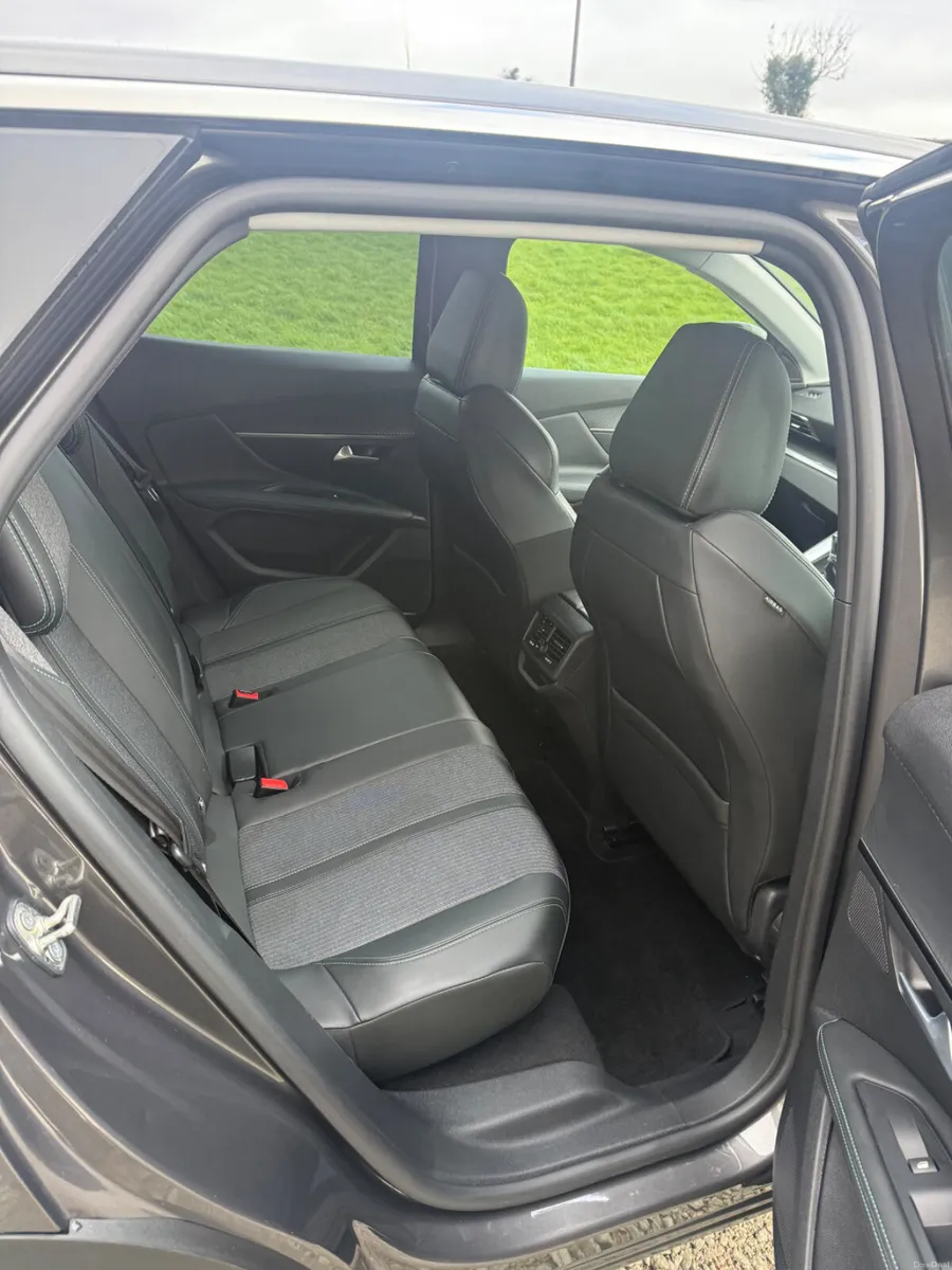212 Peugeot 3008 Allure - Image 2