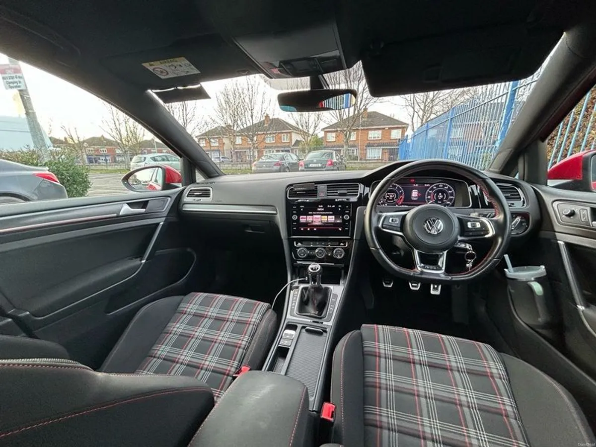 2017 Volkswagen Golf GTI - Image 3