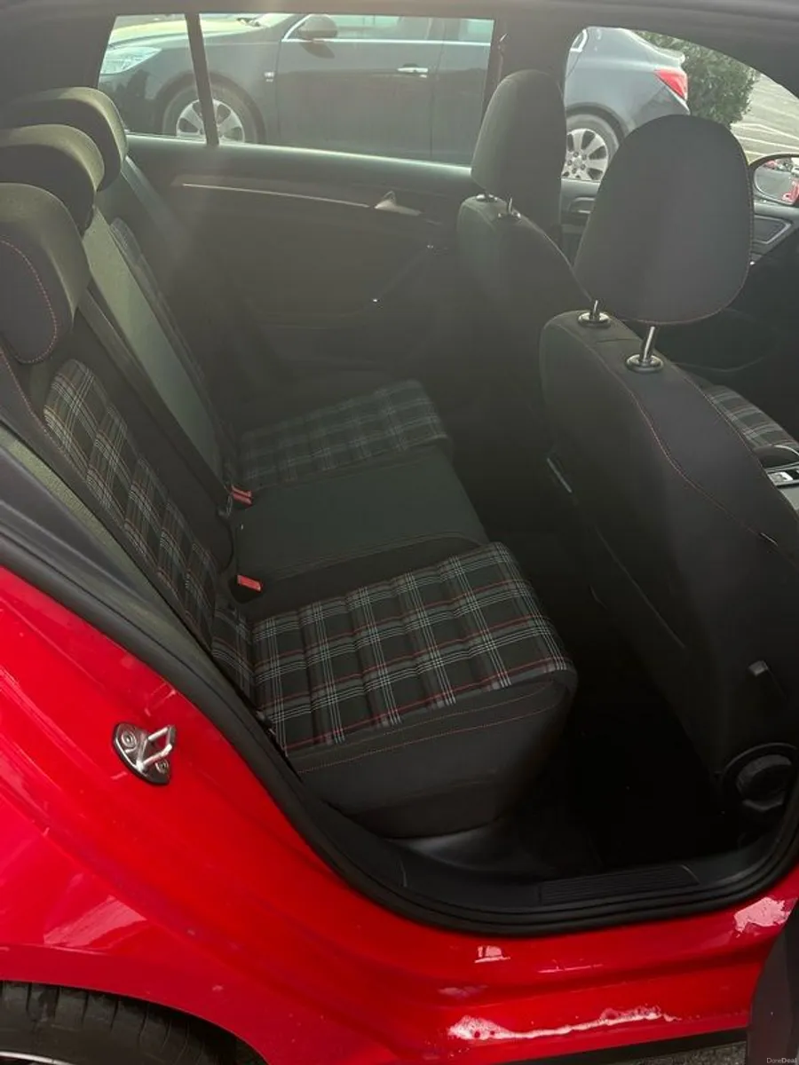 2017 Volkswagen Golf GTI - Image 4