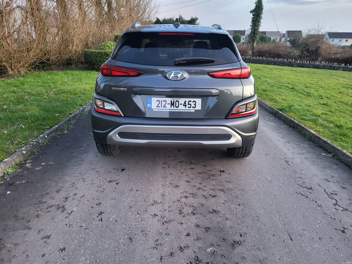 Hyundai KONA EXECUTIVE  MINT CONDITION - Image 3