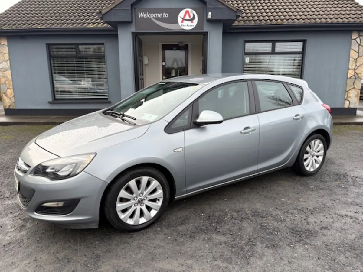 Opel Astra 2014 - Image 1