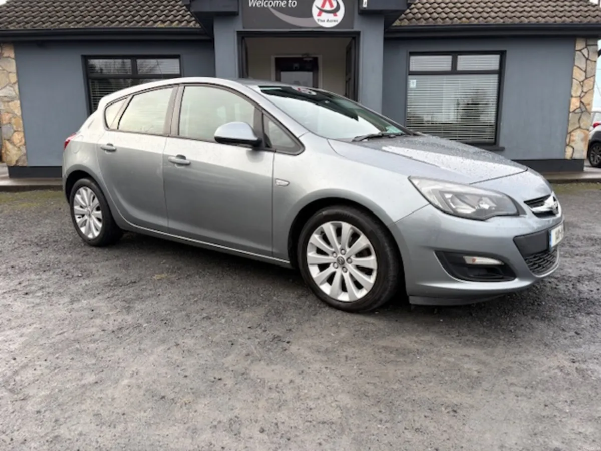 Opel Astra 2014 - Image 2