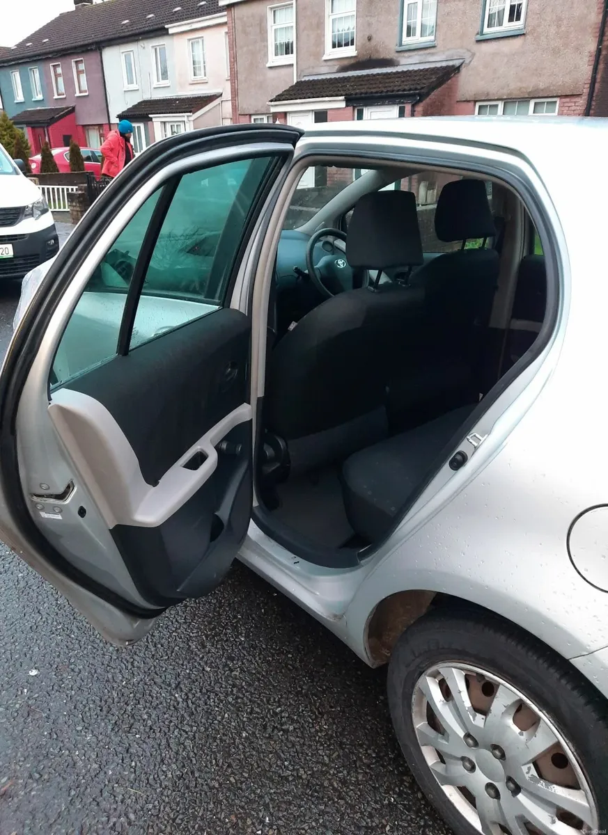Toyota Yaris 2008 - Image 4
