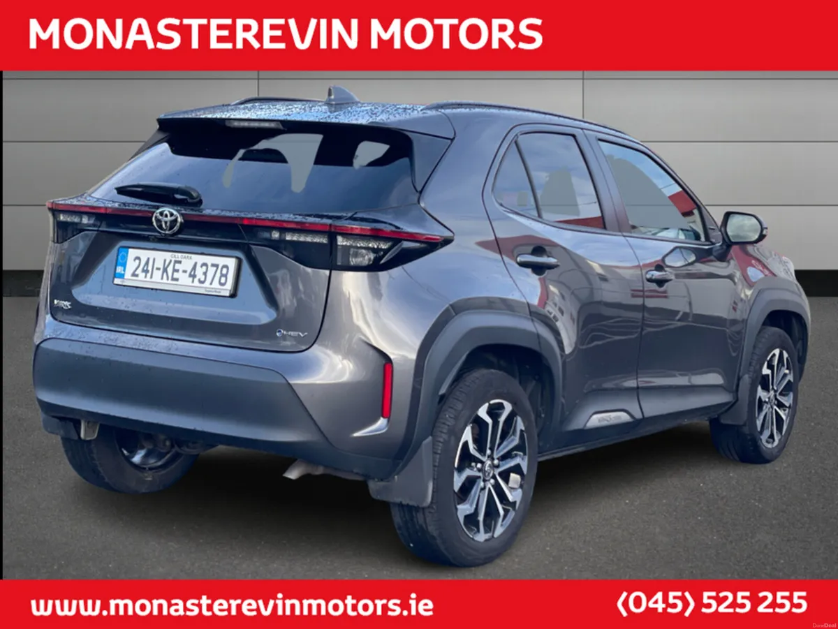 Toyota Yaris Cross LUNA SPORT MON 4DR - Image 3