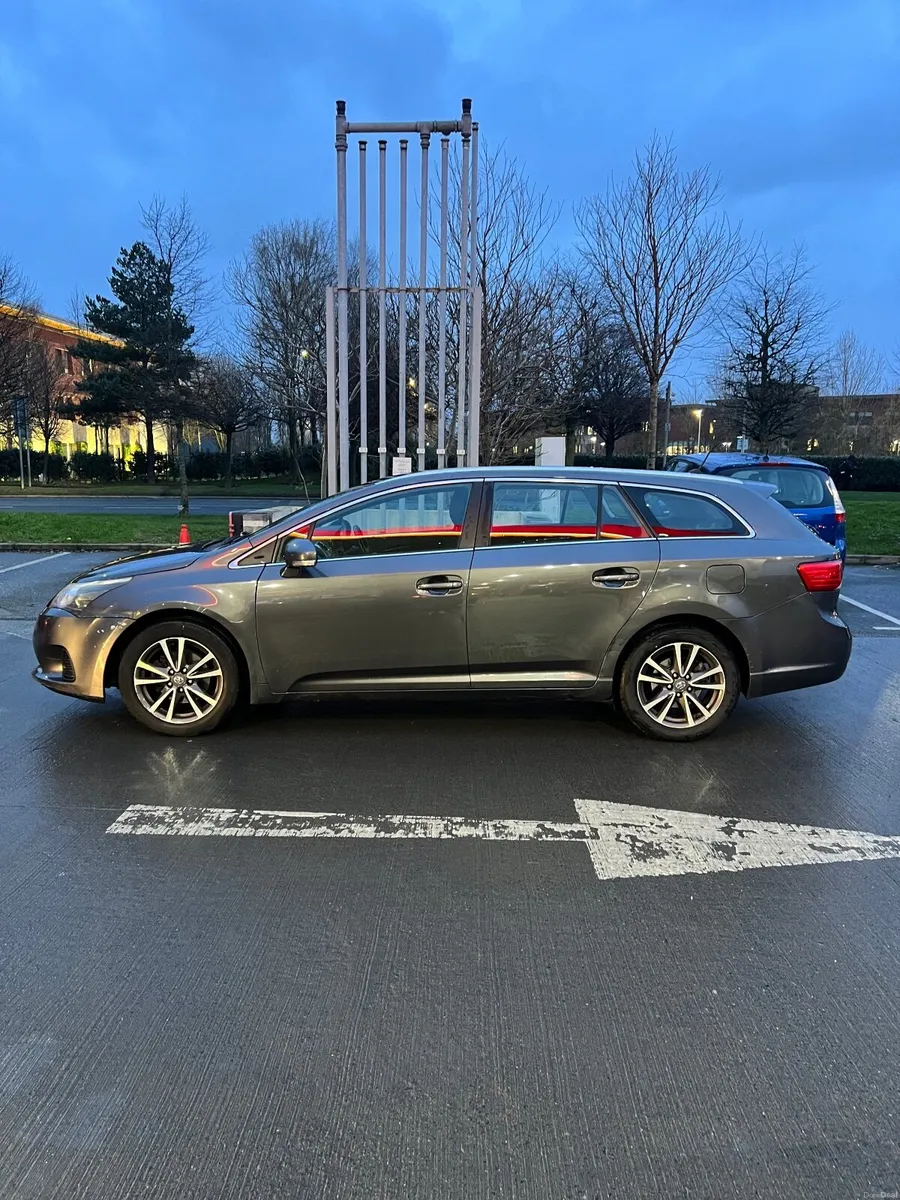Toyota Avensis 2013 - Image 1