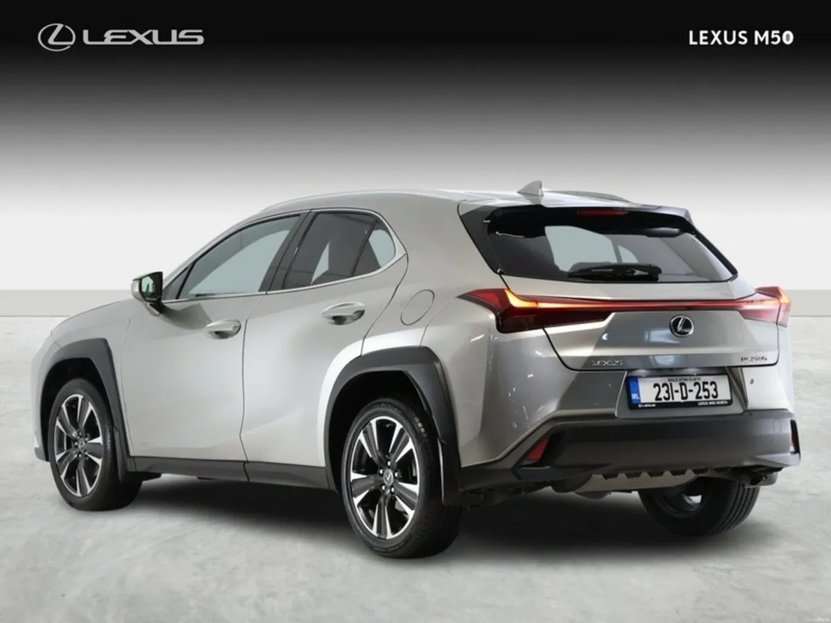 Lexus UX Dynamic - Image 2